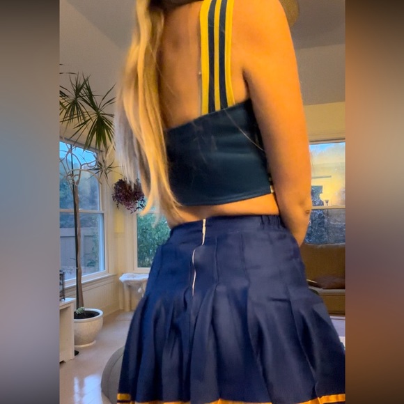 Taylor swift cheer uniform from shake It off video - Picture 9 of 11